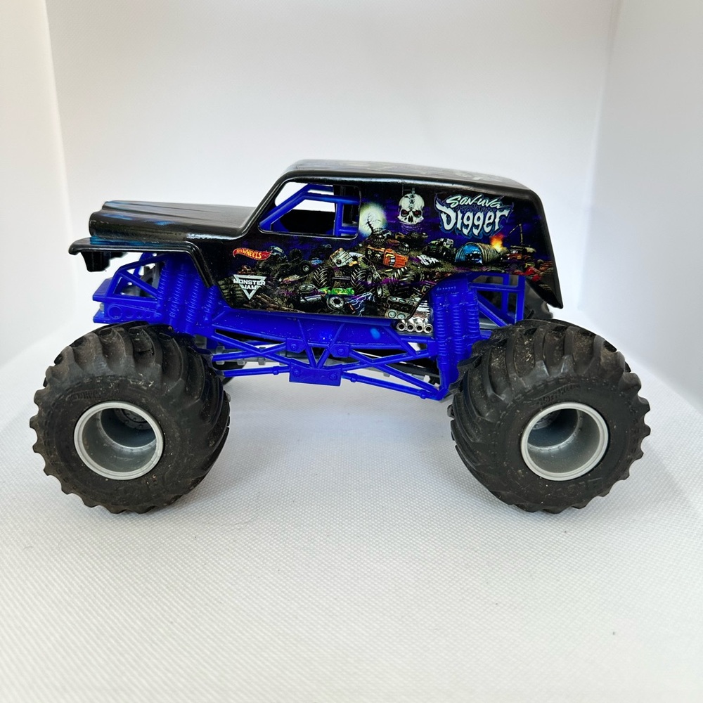 Monster Jam, Official Son-uva Digger Monster Truck, Die-Cast Vehicle, 1:24 Scale